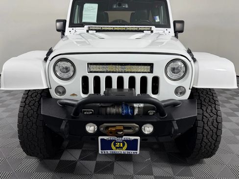 Used 2018 Jeep Wrangler Unlimited Rubicon w/ Connectivity Group AWD/4WD image 3
