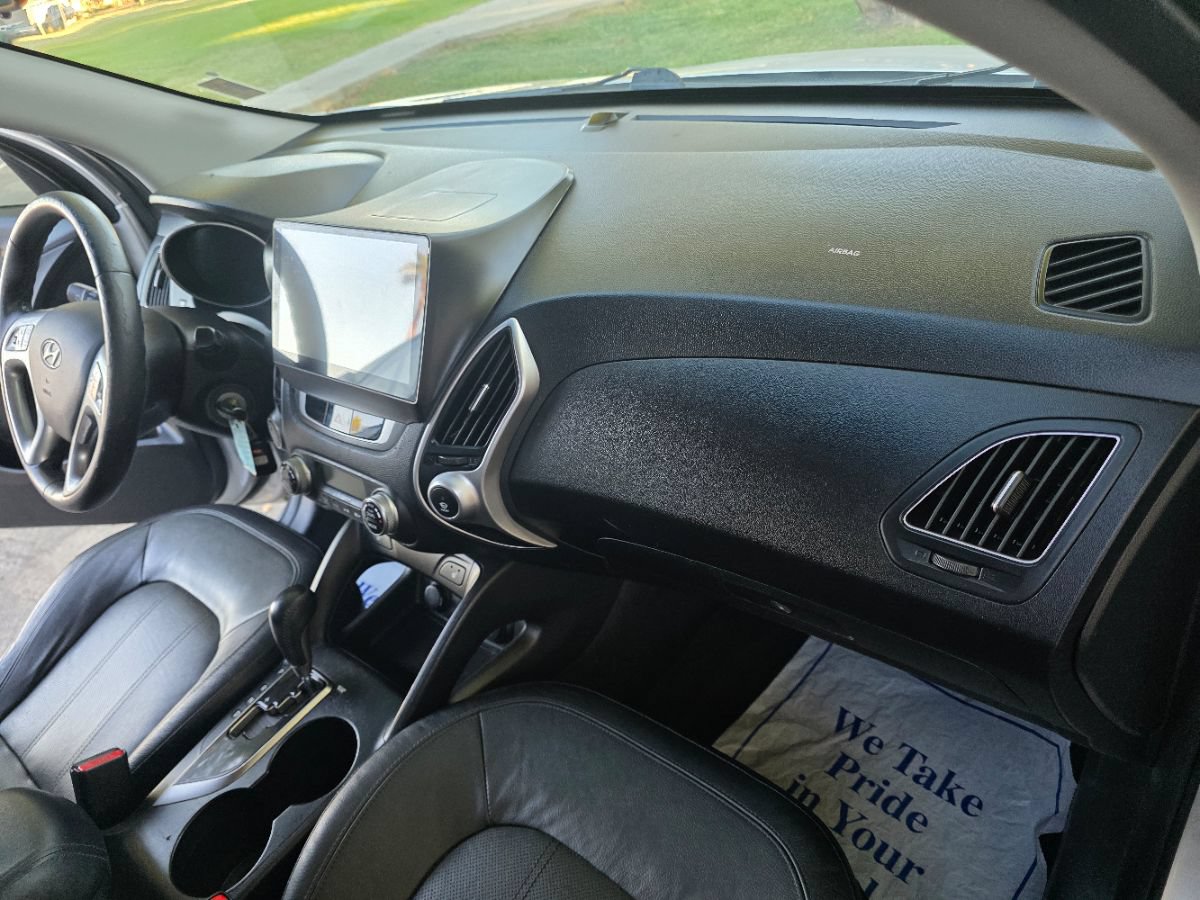 Used 2010 Hyundai Tucson Limited w/ Premium Pkg 4 FWD image 24