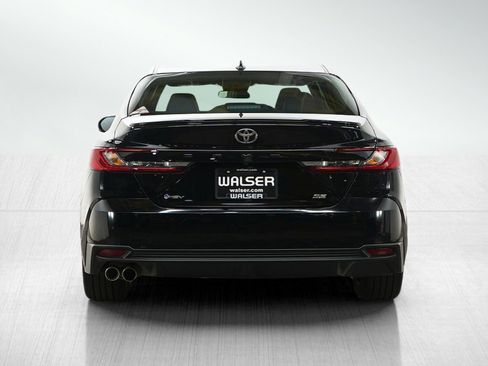 Used 2025 Toyota Camry SE image 4