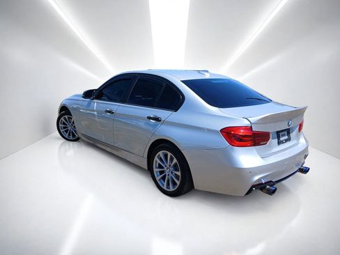 Used 2018 BMW 320i Sedan RWD image 4