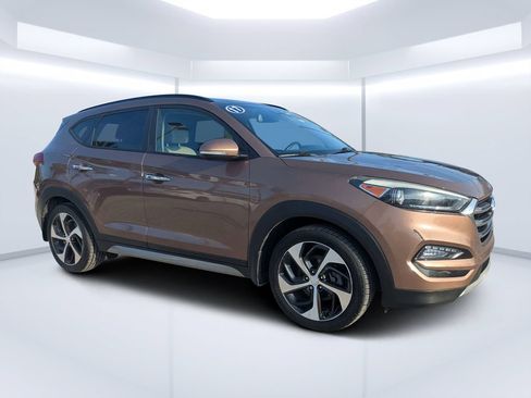 Used 2017 Hyundai Tucson Limited w/ Limited Ultimate Package 03 FWD image 1