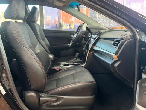 Used 2016 Toyota Camry SE image 19