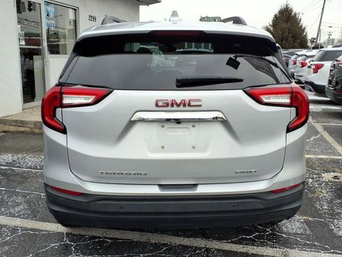 Used 2022 GMC Terrain SLE w/ Driver Convenience Package image 6