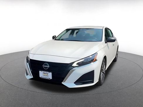 Used 2025 Nissan Altima 2.5 SV FWD image 6