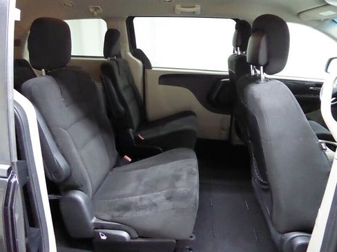 Used 2016 Dodge Grand Caravan SXT image 28