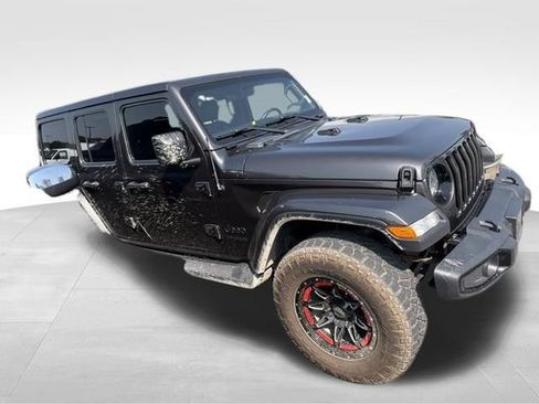 Used 2019 Jeep Wrangler Unlimited Sahara AWD/4WD image 6