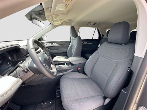 New 2026 Ford Explorer Active RWD image 15