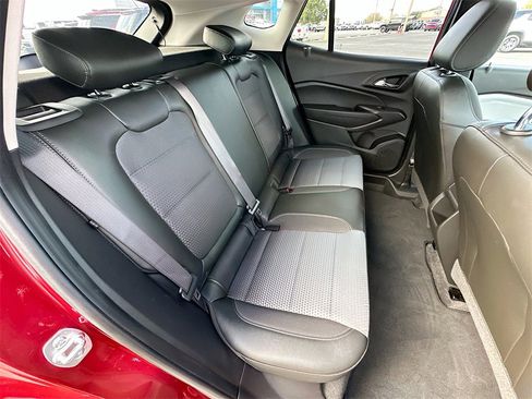 Certified 2025 Chevrolet Trax LT w/ Driver Confidence Package image 24