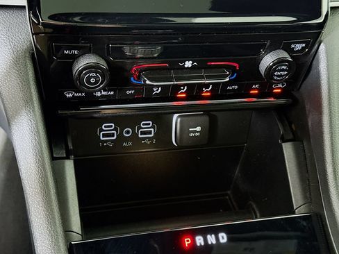 Used 2025 Jeep Grand Cherokee Laredo X AWD/4WD image 8