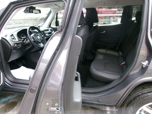 Used 2023 Jeep Renegade Latitude w/ Premium Group image 14