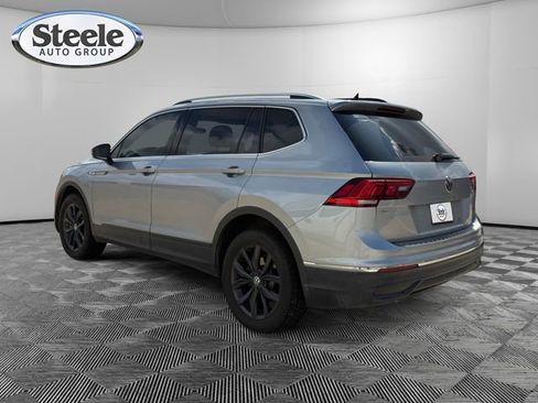 Used 2024 Volkswagen Tiguan SE FWD image 3