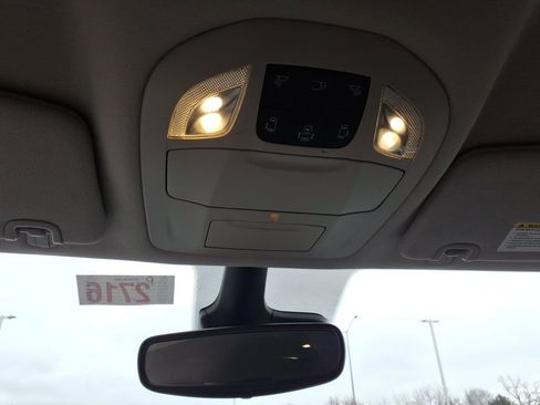 Used 2024 Chrysler Pacifica Touring-L image 24