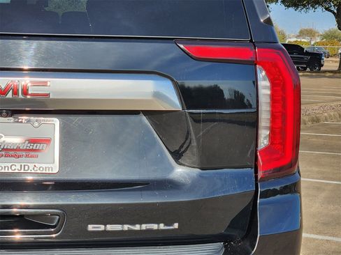 Used 2023 GMC Yukon XL Denali image 16