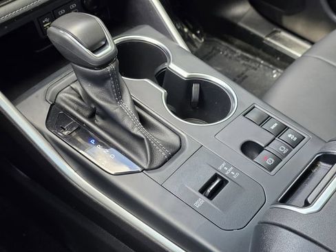Certified 2025 Toyota Highlander XLE FWD image 18