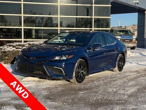 Used 2023 Toyota Camry SE w/ Blackout Package (TMS) image 7