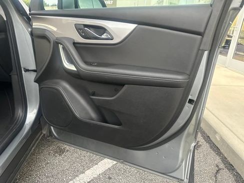 Used 2025 Chevrolet Blazer LT FWD image 3