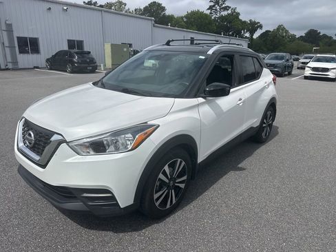 Used 2020 Nissan Kicks SV FWD image 3