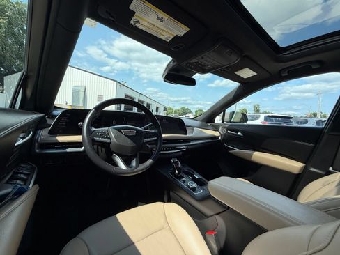 Used 2024 Cadillac XT4 Premium Luxury AWD/4WD image 17