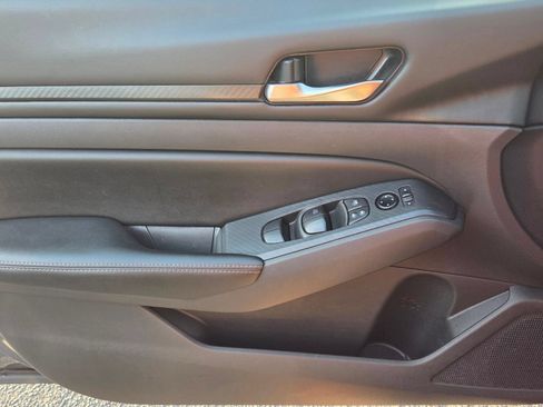Used 2025 Nissan Altima 2.5 SV FWD image 28