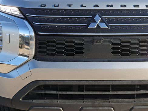 Used 2022 Mitsubishi Outlander ES image 9