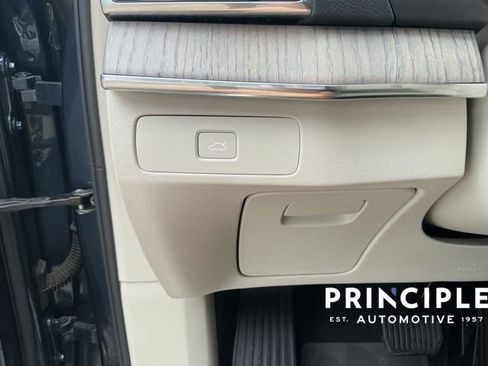 Certified 2023 Volvo XC90 B5 Plus image 23