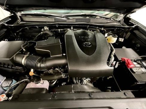 Used 2022 Toyota Tacoma SR image 10