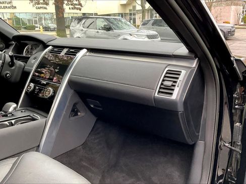 Used 2023 Land Rover Discovery S R-Dynamic image 18