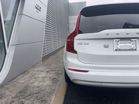 Used 2022 Volvo XC90 T5 Momentum w/ Climate Package image 13