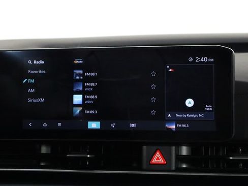 Used 2025 Kia Carnival FWD image 28