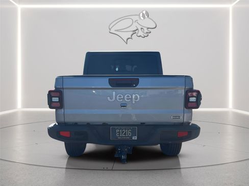 Used 2020 Jeep Gladiator Overland AWD/4WD image 8