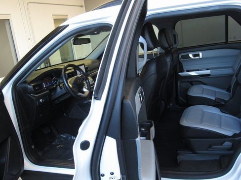 Used 2021 Ford Explorer XLT w/ Equipment Group 202A image 14