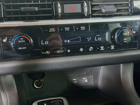 Used 2025 Nissan Pathfinder SV FWD image 23