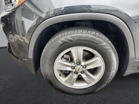 Used 2018 Chevrolet Trax LT w/ LT Convenience Package AWD/4WD image 19