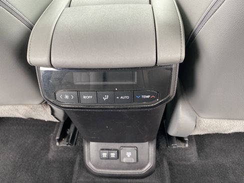 Used 2021 Toyota Highlander Limited image 21