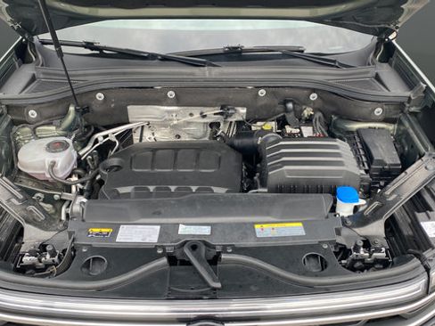 Used 2024 Volkswagen Atlas Peak Edition SE AWD/4WD image 29