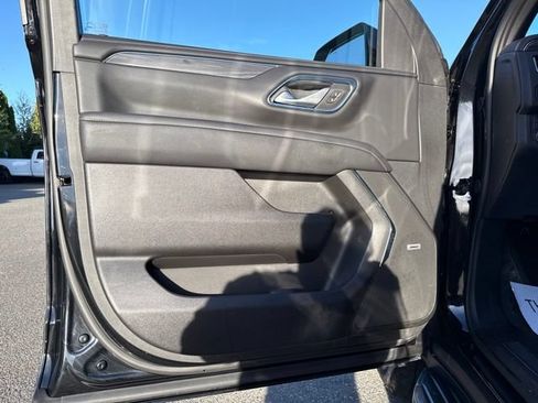 Used 2024 GMC Yukon XL SLT w/ SLT Luxury Package AWD/4WD image 25