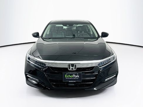 Used 2018 Honda Accord Touring image 2