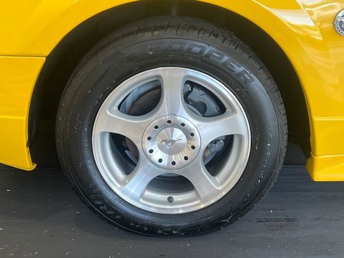 Used 2004 Ford Mustang Convertible RWD image 7
