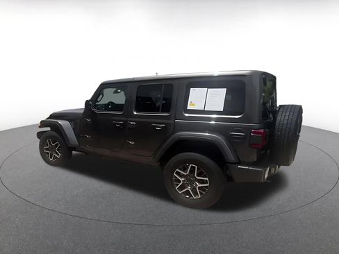 Used 2025 Jeep Wrangler Unlimited Sahara AWD/4WD image 9