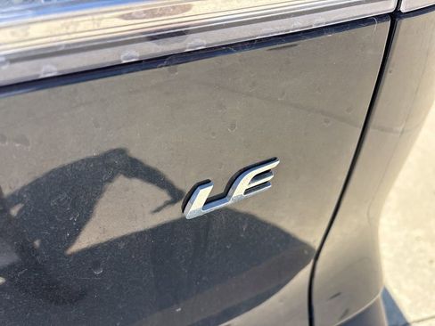 Used 2025 Toyota Corolla Cross LE image 22