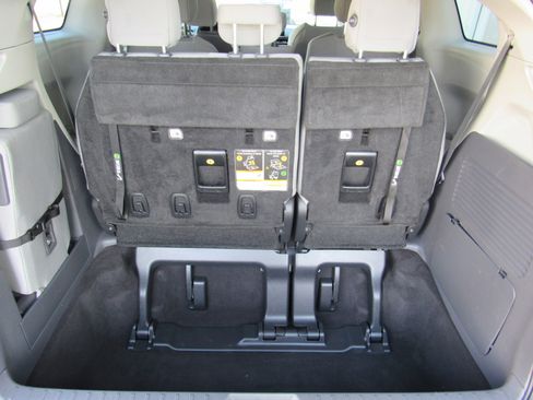 Used 2022 Toyota Sienna LE image 29