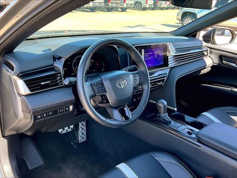Certified 2025 Toyota Camry SE w/ Convenience Package image 18