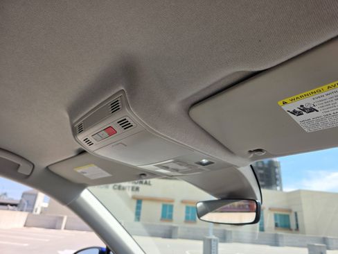 Used 2022 Volkswagen Tiguan SE image 12