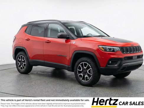 Used 2025 Jeep Compass Trailhawk image 1