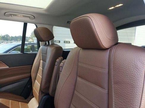 Used 2025 Mercedes-Benz GLS 450 4MATIC image 10