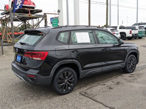 Certified 2022 Volkswagen Taos S image 7