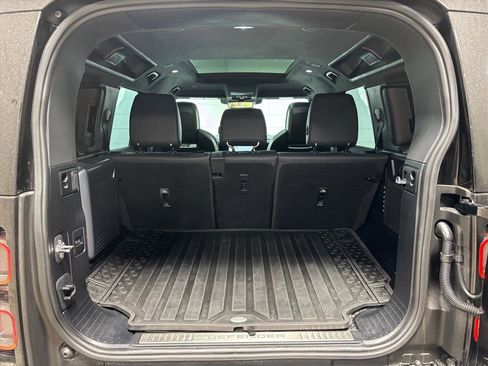 Used 2025 Land Rover Defender 110 image 43