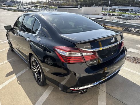 Used 2017 Honda Accord Sport image 8
