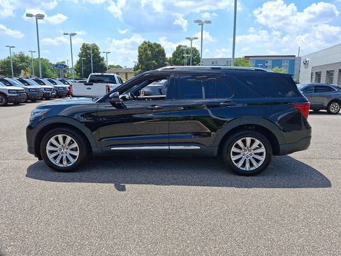 Certified 2025 Ford Explorer Platinum w/ LUX Leather Package AWD/4WD image 6