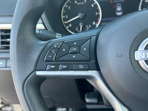 Used 2025 Nissan Altima 2.5 SV FWD image 19